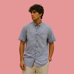🔹 DH3 Modern Fit Blue Chambray Short Sleeve Button-Up – Size L